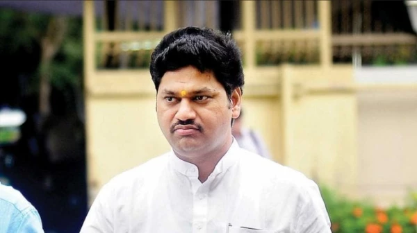 Mumbai-woman withdraws rape allegations against Dhananjay Munde